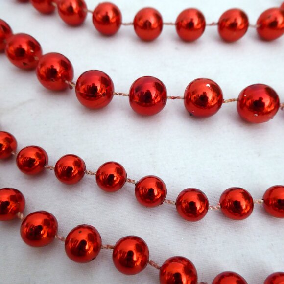 70’ FEET CHRISTMAS SHINY RED BEAD GARLAND STRAND LOT - Picture 2 of 4